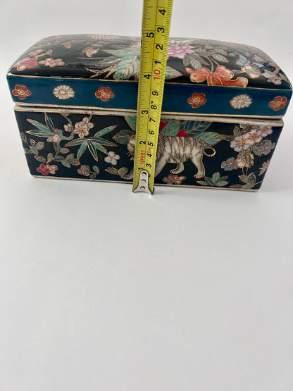 Antique Signed Quing Dynasty Ceramic Enameled Crackle Glaze Box with Famille Noir