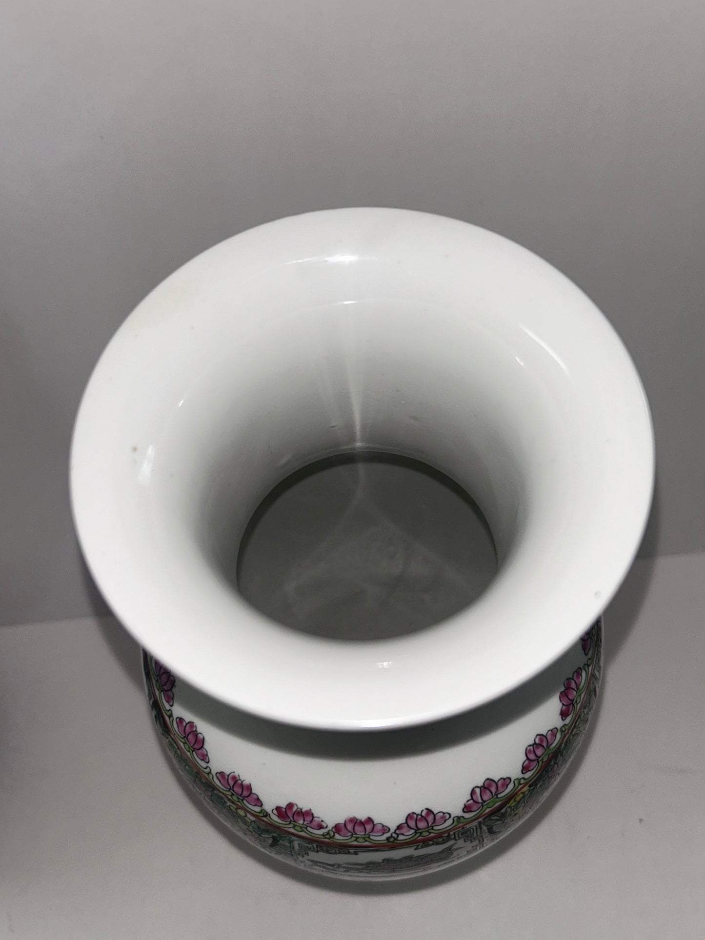 Mid Century Hand-Painted White Chinese/Macau Signed Porcelain Famille Rose Style Vase - Figurative