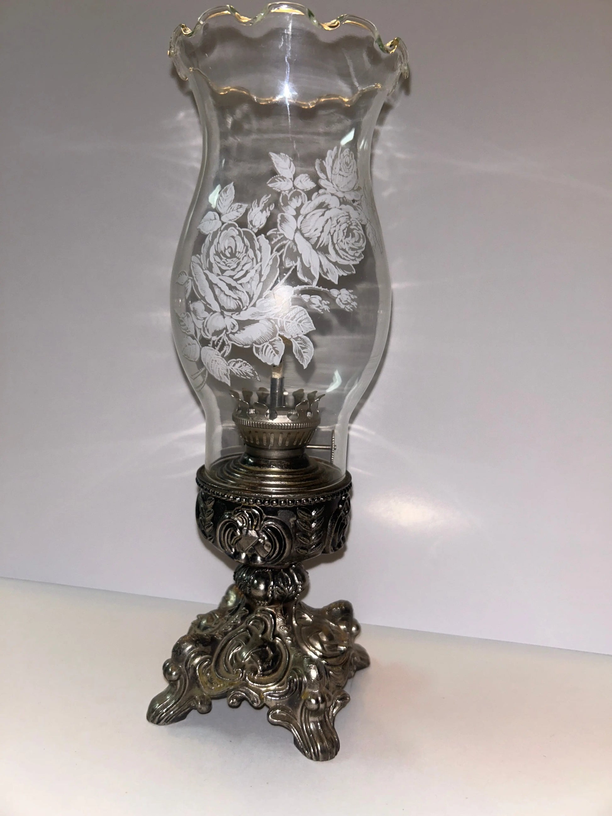 Kleine Neorokoko Rose Oil Lamp - Finest Antique