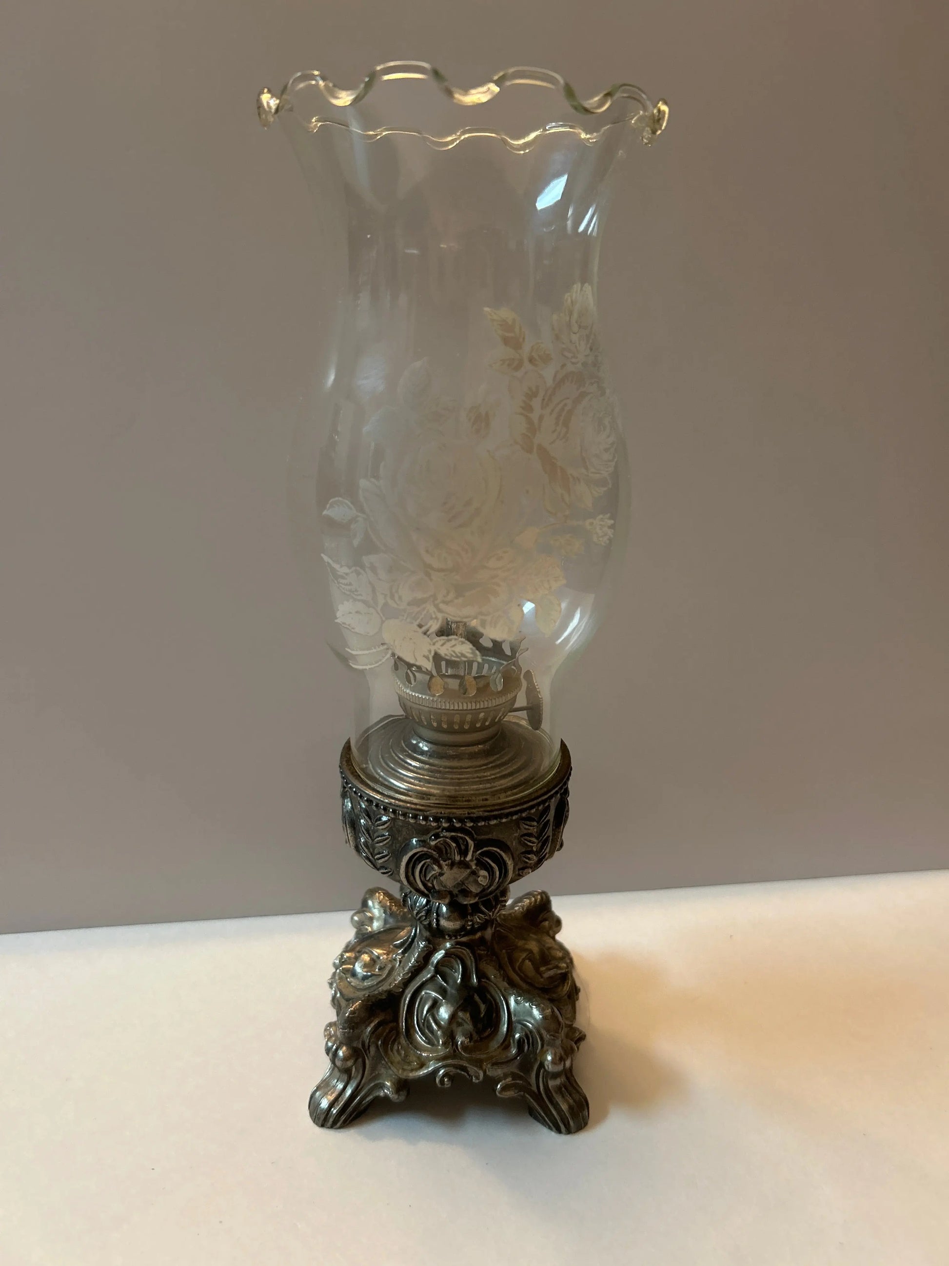 Kleine Neorokoko Rose Oil Lamp - Finest Antique