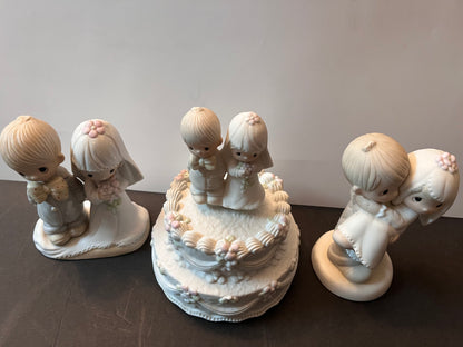 Precious Moments Wedding Music Box Cake Groom Bride Figures - Finest Antique