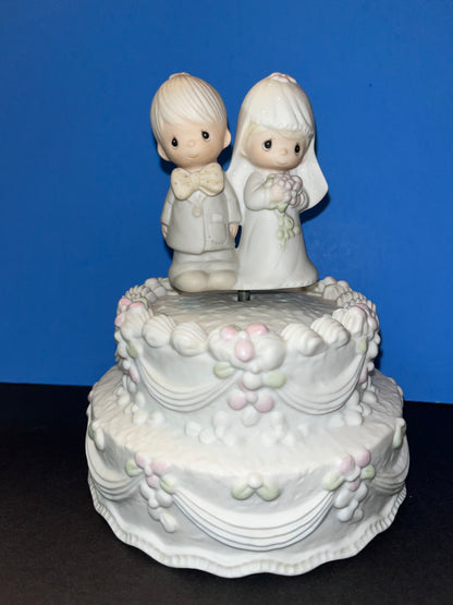 Precious Moments Wedding Music Box Cake Groom Bride Figures - Finest Antique