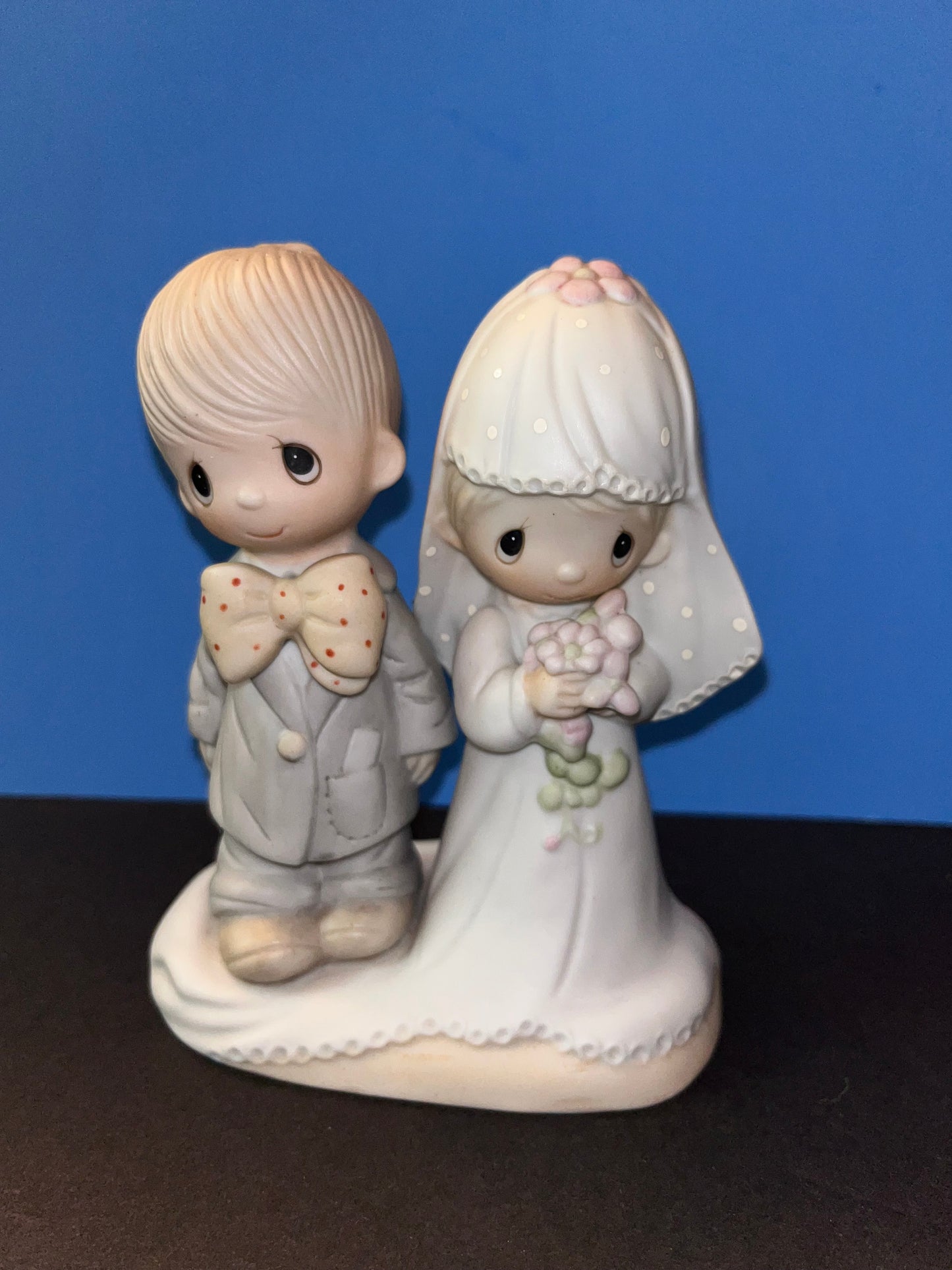 Precious Moments Wedding Music Box Cake Groom Bride Figures - Finest Antique