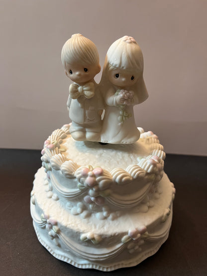 Precious Moments Wedding Music Box Cake Groom Bride Figures - Finest Antique