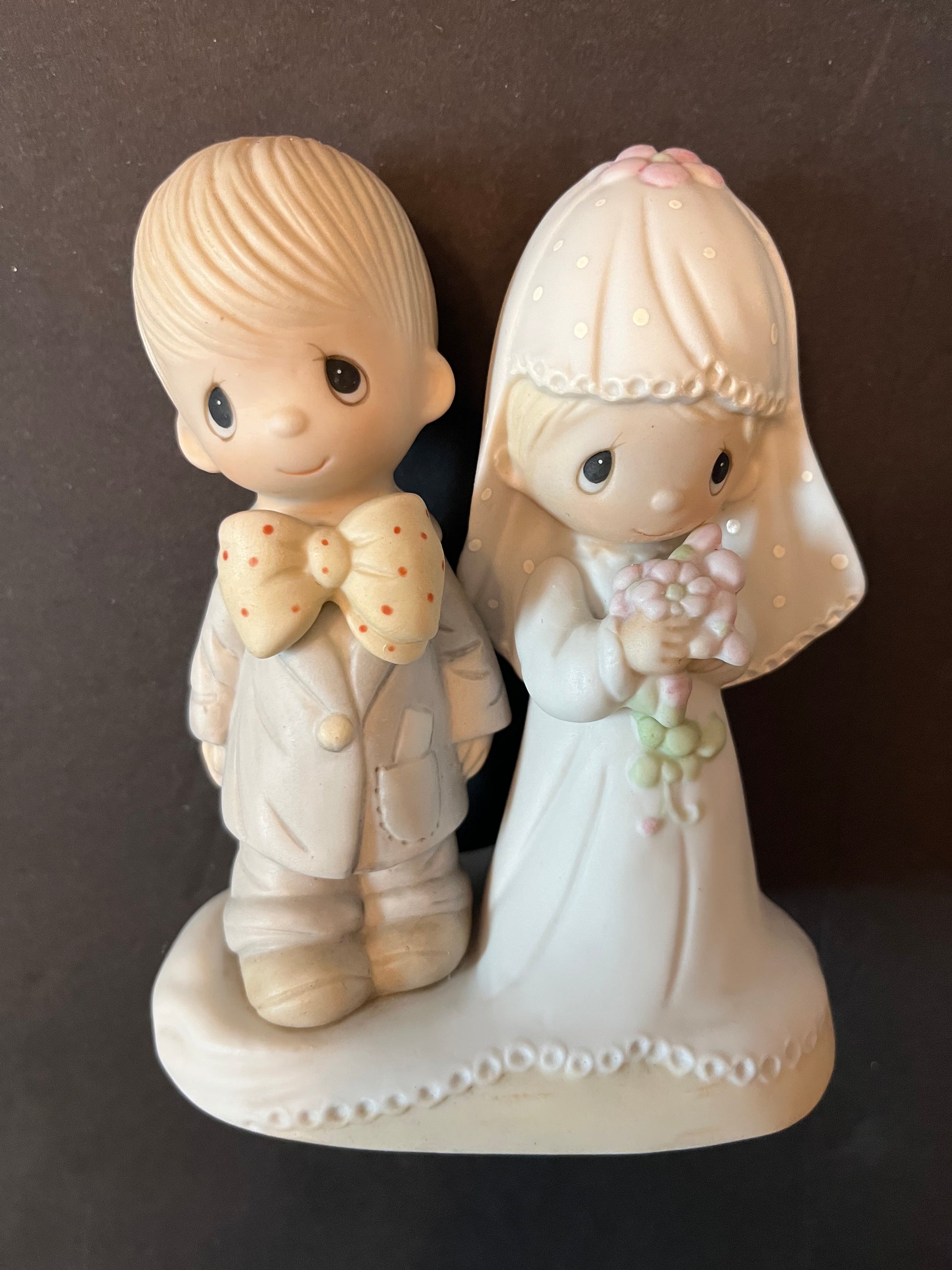 Precious Moments Wedding Music Box Cake Groom Bride Figures - Finest Antique