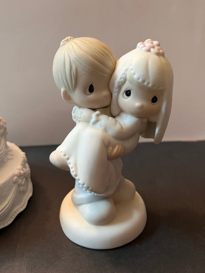 Precious Moments Wedding Music Box Cake Groom Bride Figures - Finest Antique