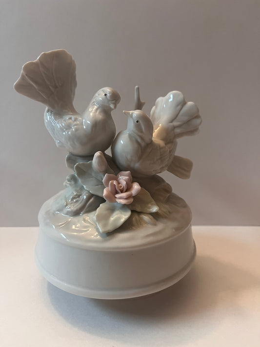 Vintage George Good City of Industry CA Love Bird Music Box Figurine - Finest Antique