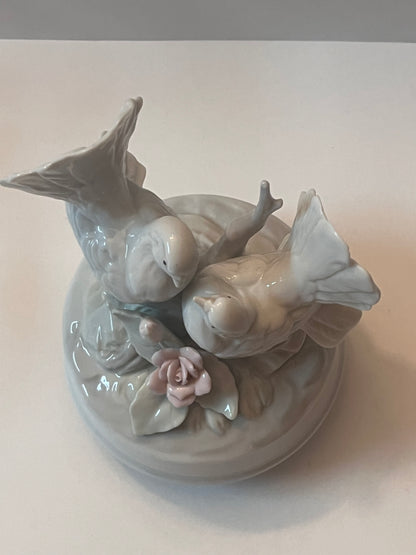 Vintage George Good City of Industry CA Love Bird Music Box Figurine - Finest Antique