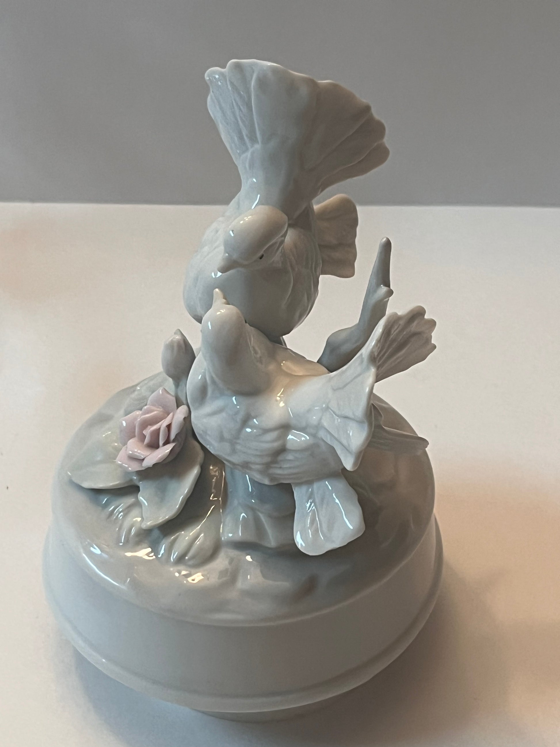 Vintage George Good City of Industry CA Love Bird Music Box Figurine - Finest Antique
