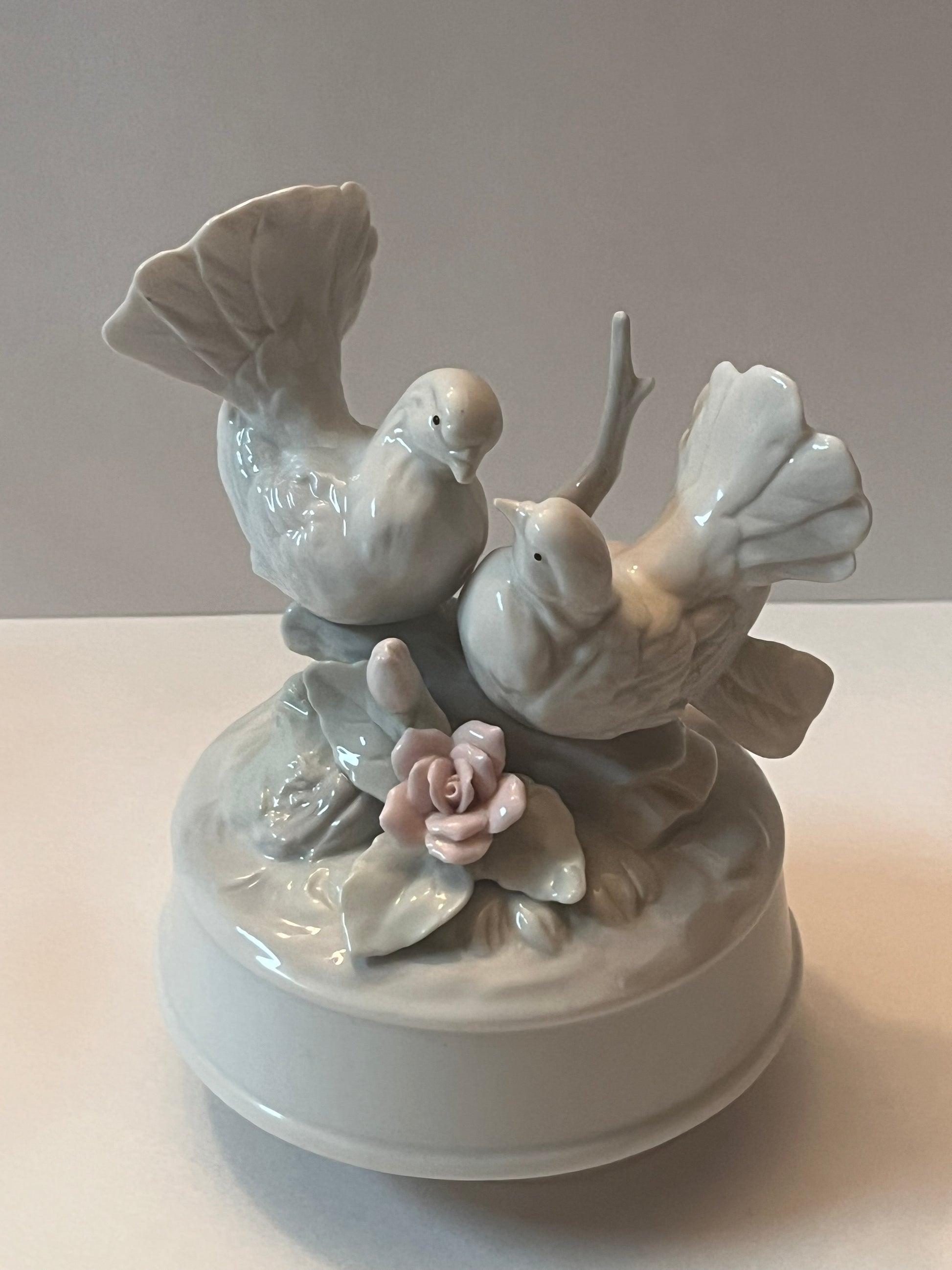 Vintage George Good City of Industry CA Love Bird Music Box Figurine - Finest Antique