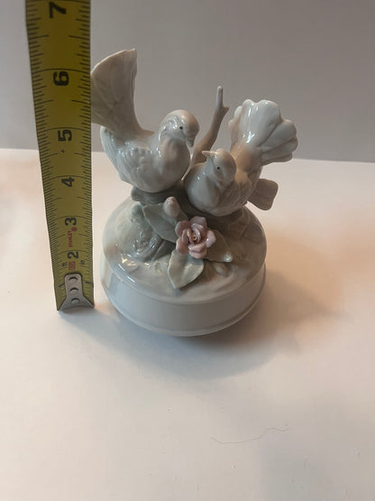 Vintage George Good City of Industry CA Love Bird Music Box Figurine - Finest Antique