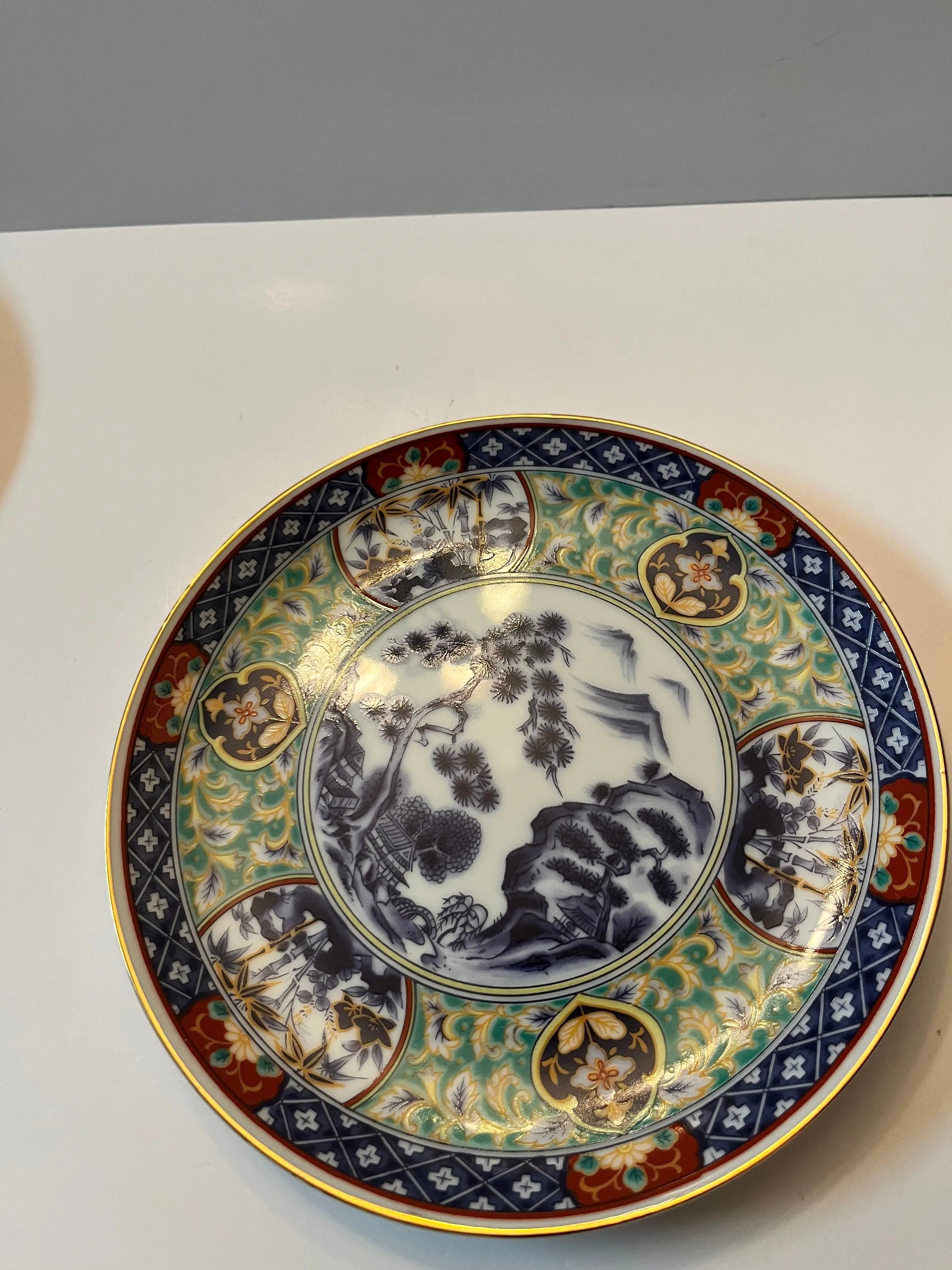Vintage Japanese Imari-Inspired Porcelain Plates - Finest Antique