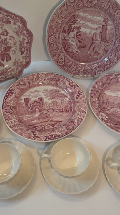 Spode Archive Collection Plates
& Chelsea Wicker Teacups
Saucers.